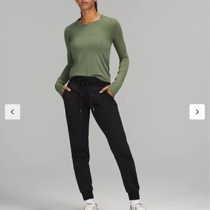 Dance Studio Mid-Rise Joggers full length (black)